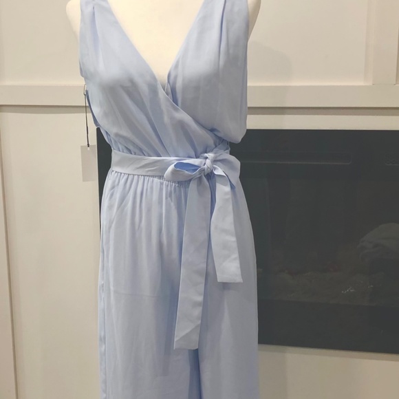 Babaton Maximillian jumpsuit in beautiful light blue - Picture 3 of 5
